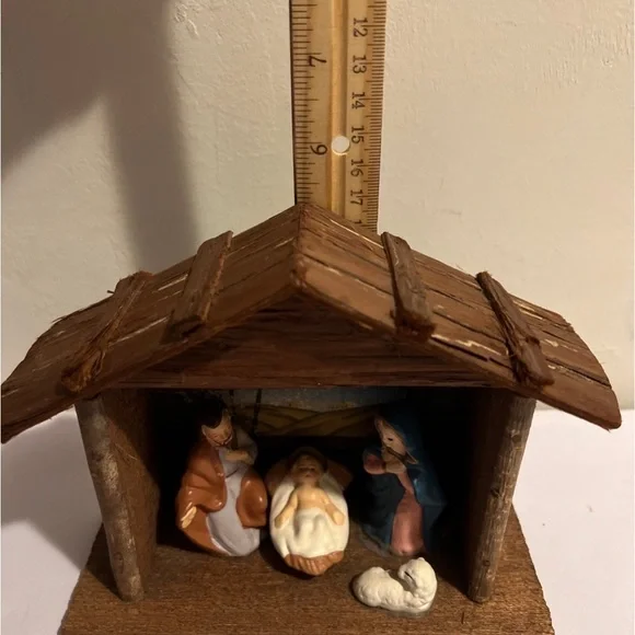 Vintage Manger Nativity Wooden Baby Jesus Mary Joseph Lamb Christmas 5 1/2’ - Picture 3 of 7